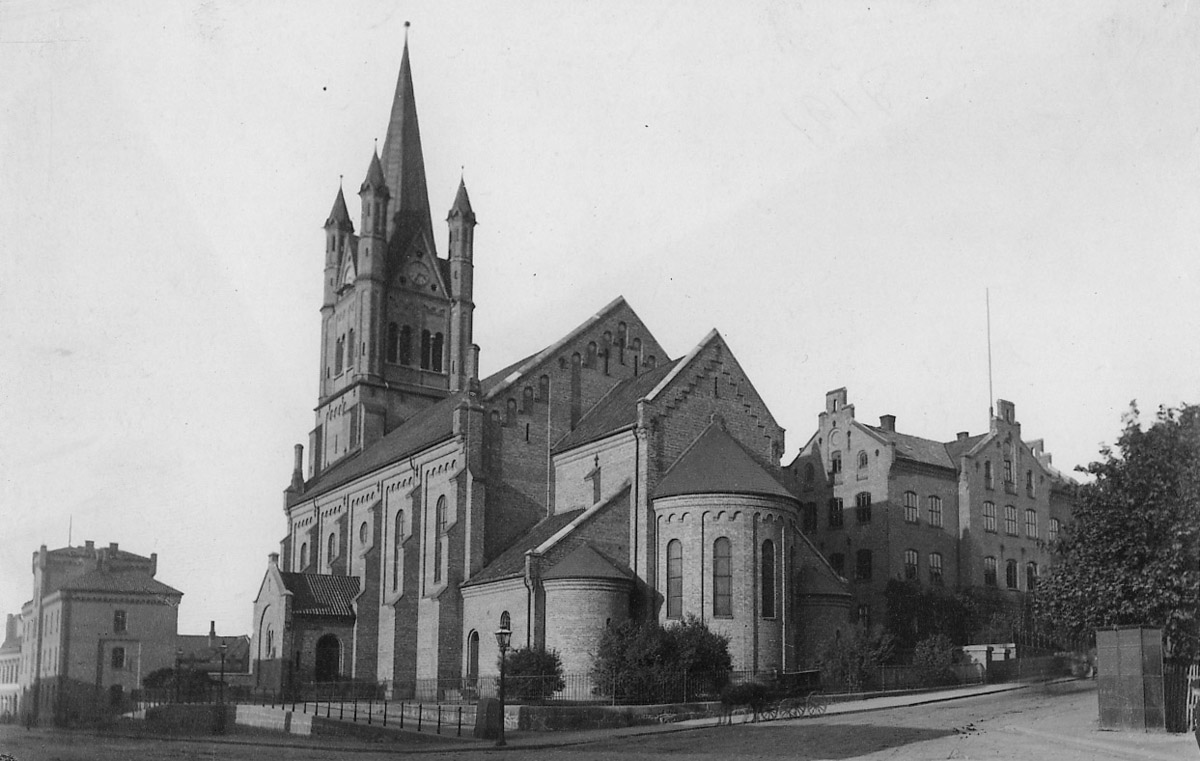 SLIK FRAMSTO de tre byggene i 1895.